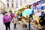 Przedświąteczny Jarmark Tradycji na Starym Mieście w Lublinie. Spotkacie tu także stoiska z produktami ukraińskimi [ZDJĘCIA]