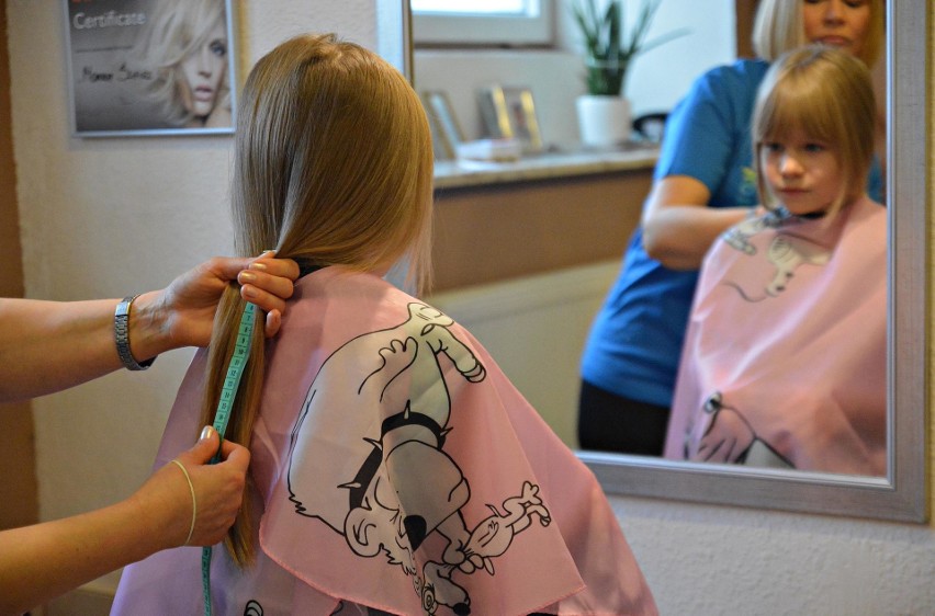 W Lublinie obcięli swoje włosy dla chorych dzieci