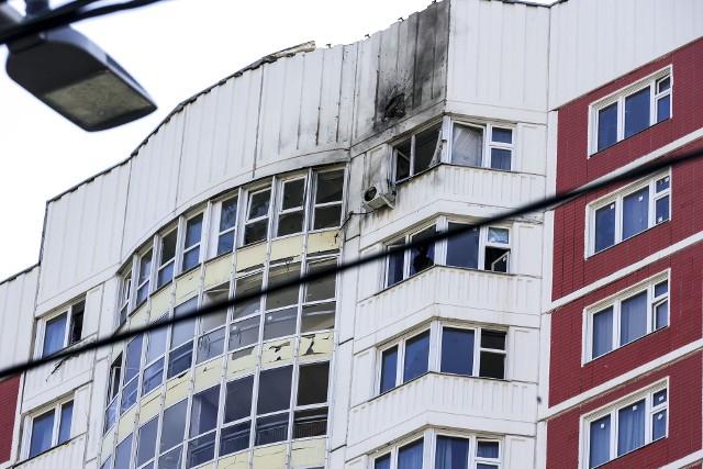 Atak dronów spowodował we wtorek niewielkie uszkodzenia kilku budynków w Moskwie.