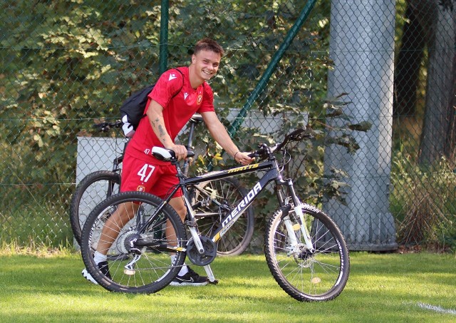 Antoni Klimek dłużej w tym sezonie jeździł na rowerze niż grał w piłkę na boisku