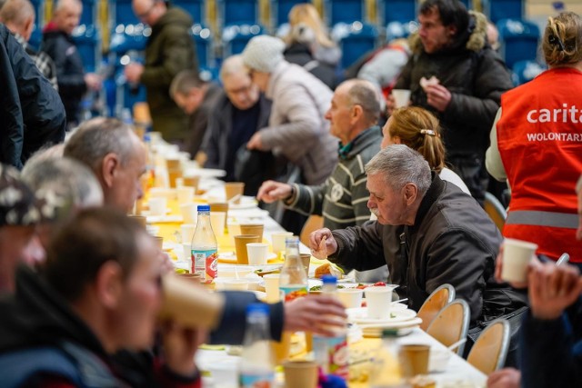 Coroczne śniadanie wielkanocne dla osób potrzebujących organizowane przez Caritas