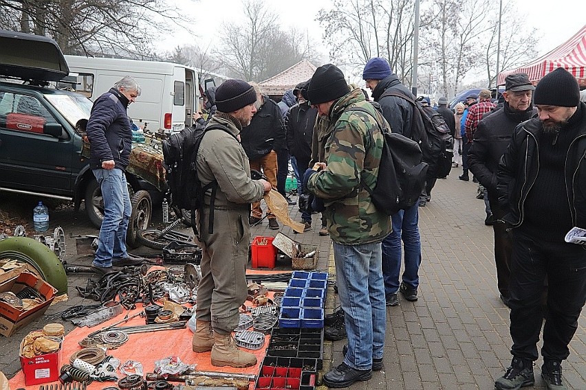 Pierwszy w tym roku Moto Weteran Bazar przyciągnął tłumy. ZDJĘCIA