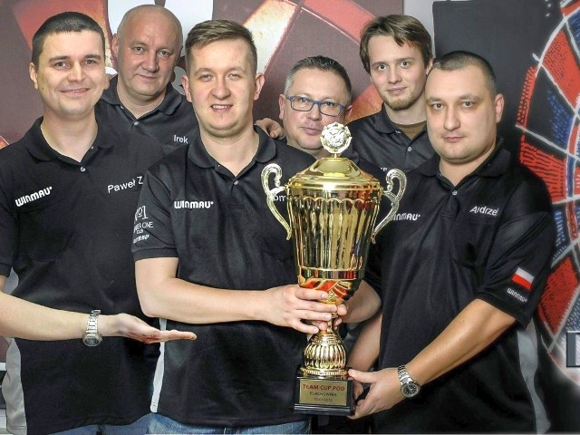 Drużynę 9 Darts Bullies tworzy sześciu zawodników. Od lewej: Paweł Zając, Ireneusz Frankiewicz, Tomasz Michalski, Wojciech Frydrych, Paweł Jaworski i Andrzej Muszyński