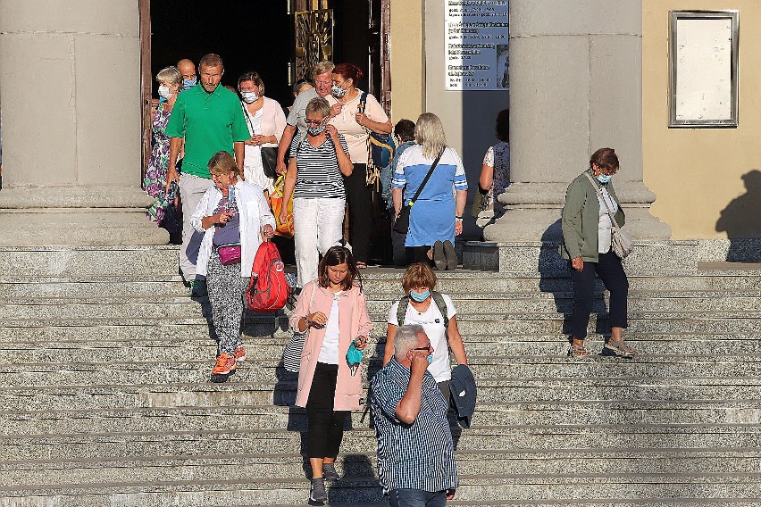 Piesza Pielgrzymka Łódzka w 2020 roku wyruszyła do Częstochowy. W czasie epidemii zamiast 2 tys. pielgrzymów z Łodzi wyszło 150