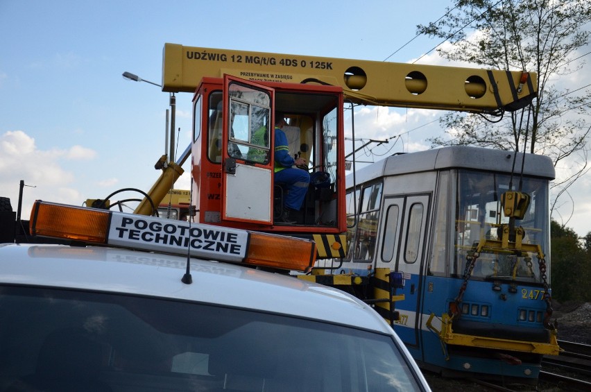 Leśnica bez tramwajów. Torowisko na Kosmonautów było zamknięte [ZDJĘCIA]