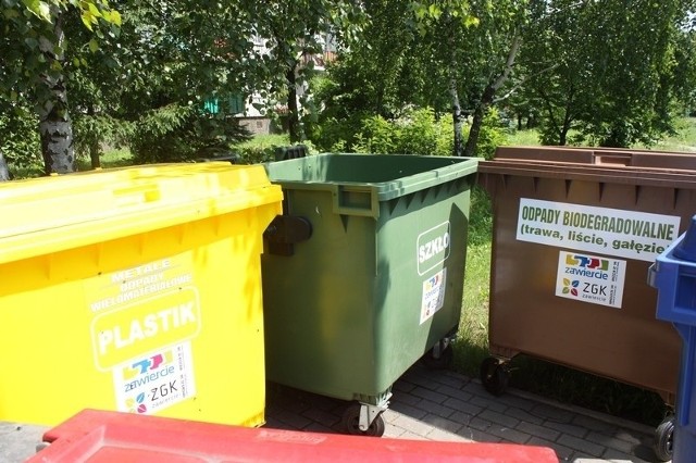W Łazach wydano poradnik segregacji śmieci