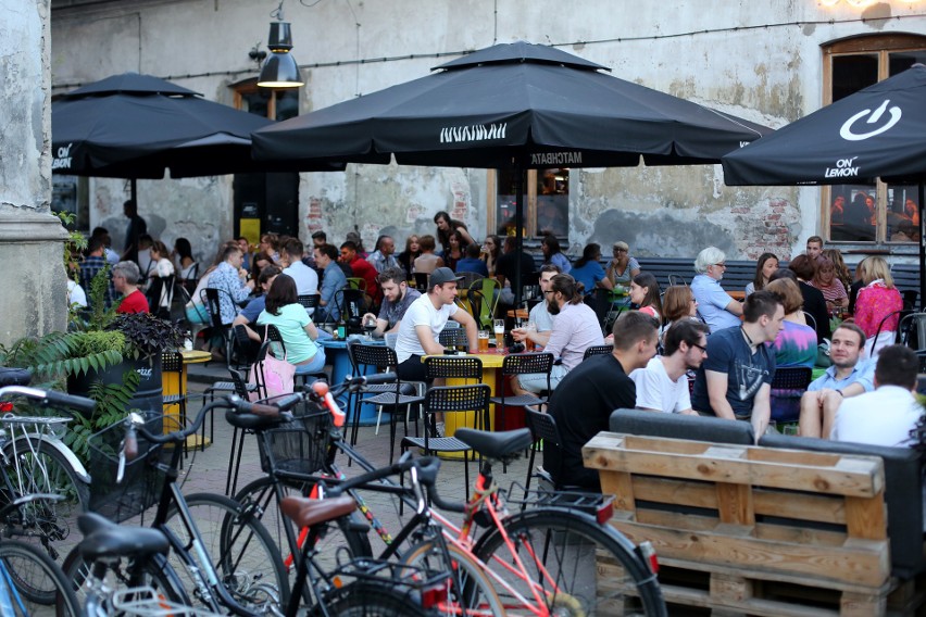 Kraków. Weekend na Dolnych Młynów. Piękna pogoda sprzyja dobrej zabawie! [ZDJĘCIA]