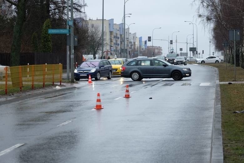 Potrącenie na Leśnej Dolinie. Był pijany, potrącił przechodnia i uciekł. Pirat drogowy trafił już do aresztu [ZDJĘCIA]