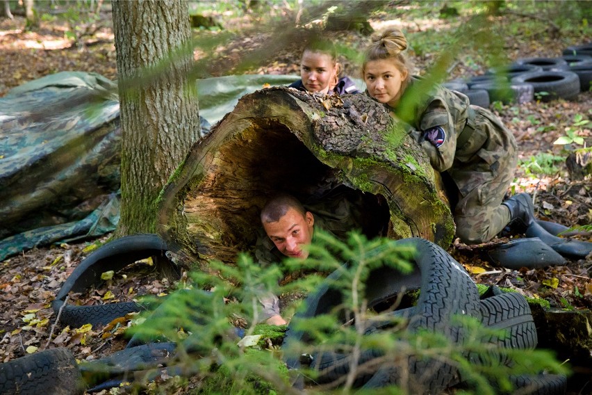 Centrum Szkół Mundurowych organizuje lekcje survivalu (zdjęcia, wideo)