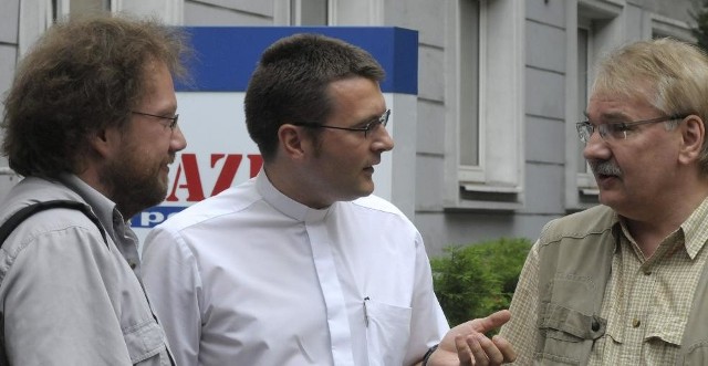 Uczestnicy debaty od lewej: Karol Zamojski, ks. Sylwester Warzyński i Grzegorz Musiał
