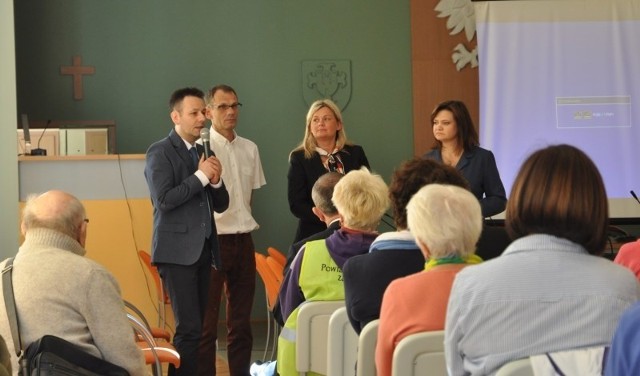 W Kluczborku zorganizowano szkolenia dotyczące projektów "Wolontariat 50+&#8221; oraz "Wolontariat szkolny&#8221;. Szkolenia przeprowadzili specjaliści z Fundacji Hospicyjnej w Gdańsku.