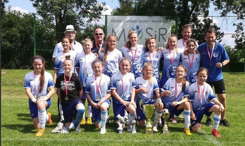 Futbol kobiet.  Po raz pierwszy. Złoty medal mistrzostw Polski U-13 dla UKS SMS Łódź