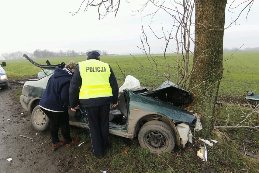 Wypadek koło Solnej (gmina Kobierzyce). Samochód uderzył w...
