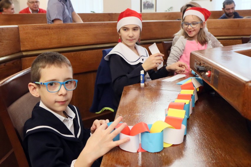 Mikołaj rozdał prezenty podopiecznym Fundacji „z Sercem” oraz dzieciom z Ukrainy. Zobacz zdjęcia