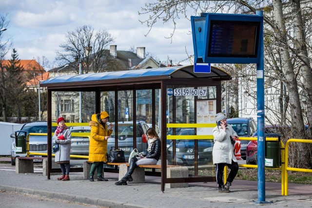 Nowa wiata pojawiłam się m.in. przy bydgoskiej bazylice.