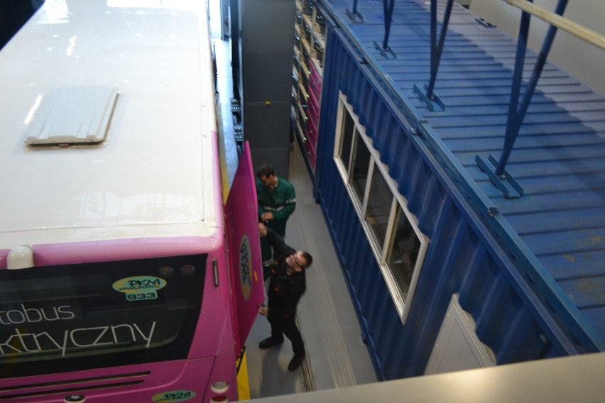 Jaworzno: otworzono pierwszą w Polsce stacje ładowania i szybkiej wymiany baterii autobusów elektrycznych ZDJĘCIA