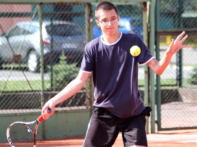 Mateusz Matyczak wygrał tenisowy turniej na kortach ziemnych przy ulicy Hallera.