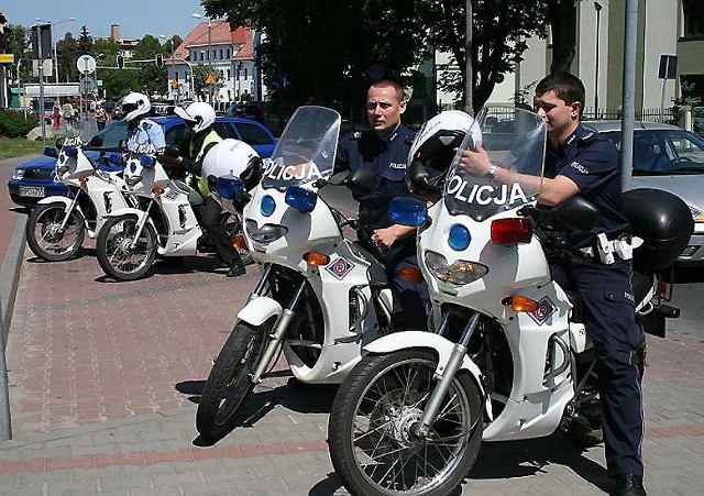 Rankiem przed komendą można było zobaczyć policyjnych jeźdźców na pięknych, szybkich motocyklach.