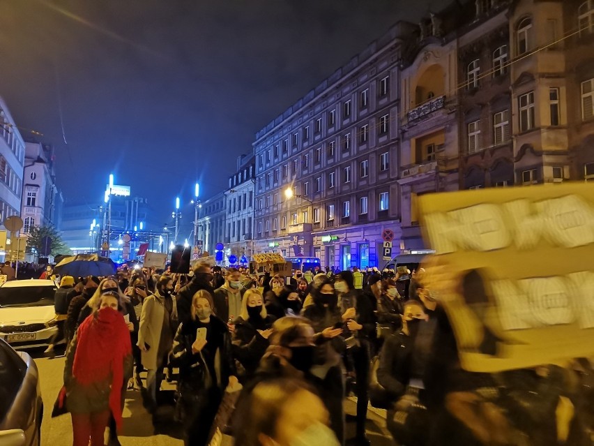 Protest kobiet w Katowicach. Było gorąco. Doszło do...