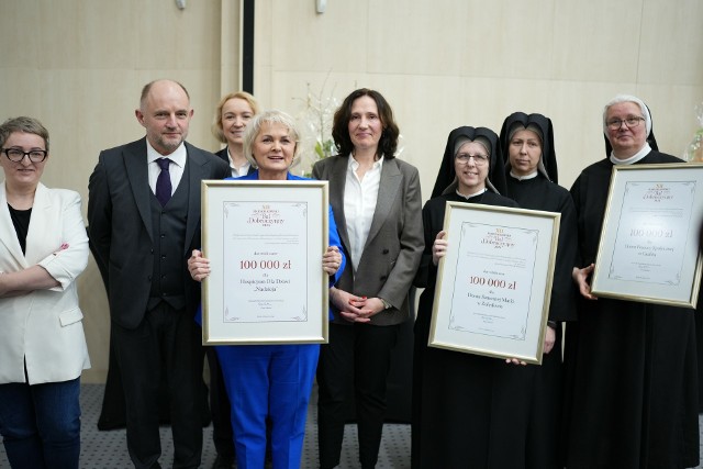 Pieniądze pozwoliły wesprzeć trzech głównych beneficjentów balu – Dom Pomocy Społecznej dla Dzieci i Młodzieży w Grabiu, Dom Dobrego Pasterza dla Samotnych Matek w Żołędowie oraz Hospicjum dla dzieci „Nadzieja” w Toruniu.