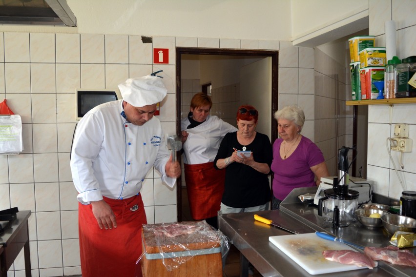 Warsztaty kulinarne w Poraju. Przygotowywano roladki i gulasz ZDJĘCIA
