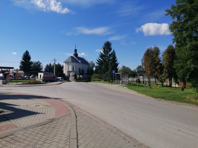 Jedno z miejsc wskazane do montażu kamer to skrzyżowanie przy Ośrodku Pomocy Społecznej  i kościele  w Obrazowie.
