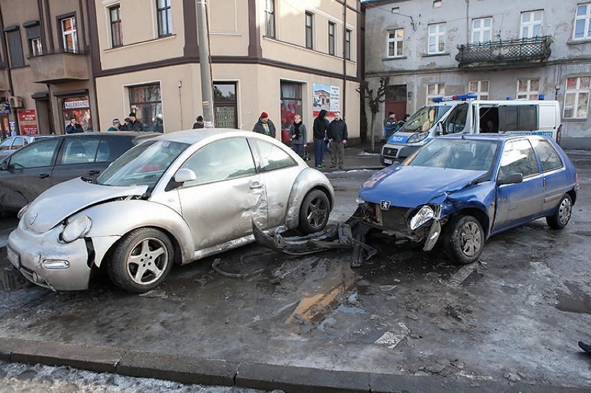 Staranował pięć samochodów na rynku w Czempiniu!