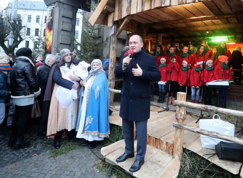 Świętowanie przy Żywej Szopce w centrum Szczecina [ZDJĘCIA, WIDEO]