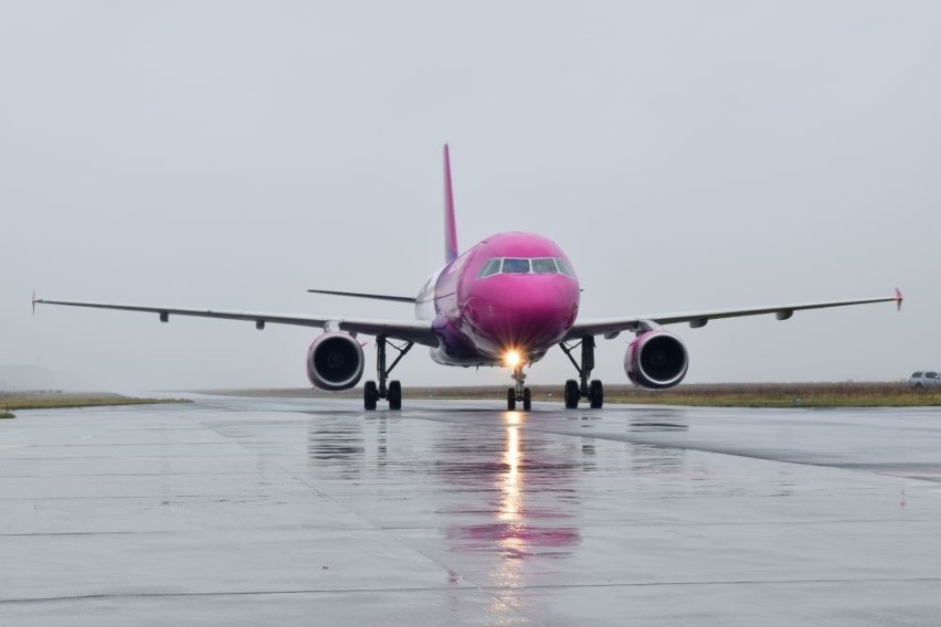 Samoloty Wizz Air ze Szwecji przekierowane do Bydgoszczy