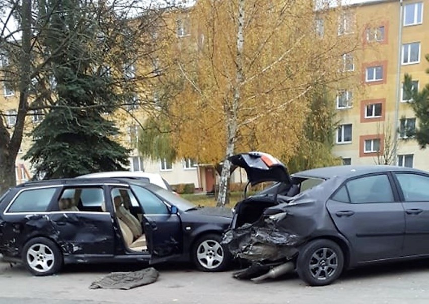 Chełm. Szalony rajd pijanego 51-latka. Jechał zygzakiem po ulicy, uszkodził 10 aut. Zobacz zdjęcia