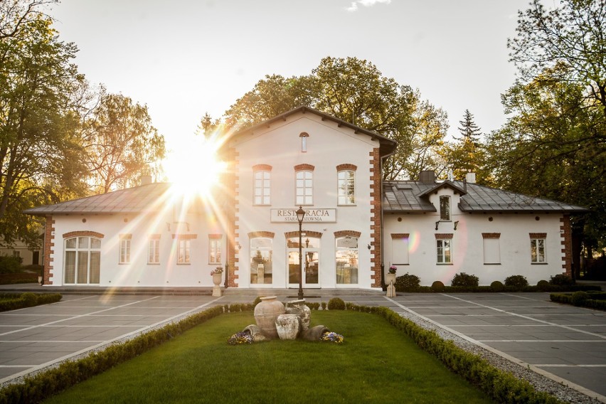Stara Wozownia z Pałacu Mała Wieś koło Grójca wśród 100 najlepszych restauracji w Polsce. Z czego słynie? Zobacz zdjęcia