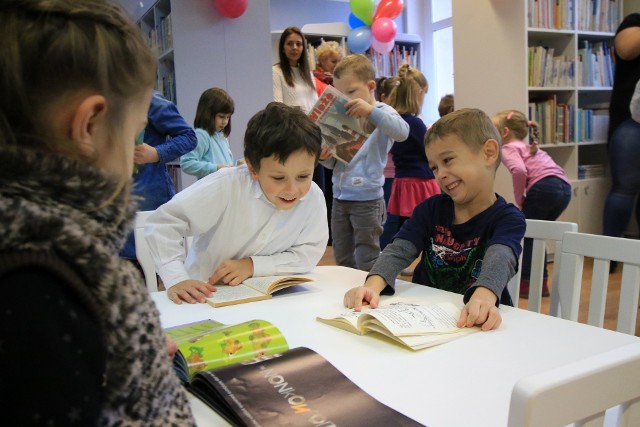 Filia Książnicy przy ul. Poznańskiej zaprasza na zajęcia "Wędrówki po świecie" w każdy poniedziałek sierpnia, w godz. 12 - 15. W programie: wspólne czytanie, omawianie książek i zajęcia plastyczne