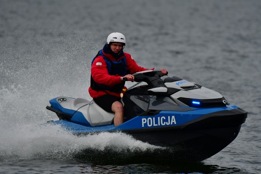 Podlaska policja ma nowe skutery wodne i radiowóz z wideorejestratorem (zdjęcia)