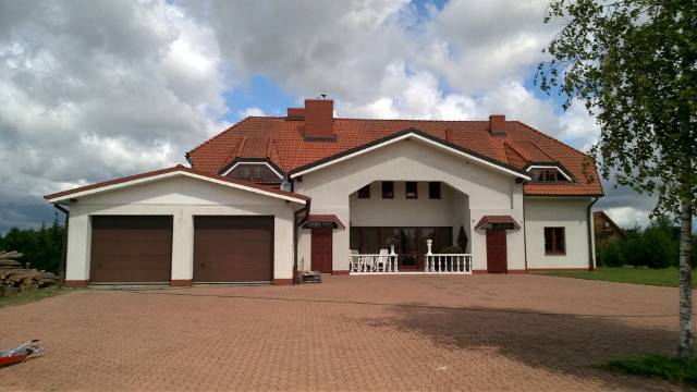 Naczelnik Urzędu Skarbowego w Suwałkach na podstawie art. 110w § 1 i 3 oraz art. 111j § 1 ustawy z dnia 17 czerwca 1966r. o postępowaniu egzekucyjnym w administracji (j.t. Dz.U. z 2020r., poz. 1427 z późn. zm.) podaje do publicznej wiadomości, że w dniu 30 grudnia 2020r. o godz. 10.00 w sali konferencyjnej Urzędu Skarbowego w Suwałkach, ul. 1 Maja 2A odbędzie się trzecia licytacja publiczna nieruchomościOszacowana wartość licytowanej nieruchomości wynosi – 1.056.000,00 zł (słownie: jeden milion pięćdziesiąt sześć tysięcy złotych 00 groszy), zaś cena wywoławcza wynosi 65%oszacowanej wartości nieruchomości i wynosi 686.400,00 zł. (słownie: sześćset osiemdziesiąt sześć tysięcy czterysta złotych 00 groszy).