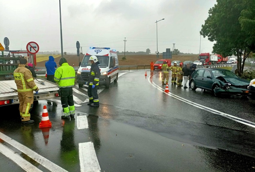 Wypadek przy autostradzie A4. Zablokowany węzeł Kostomłoty...