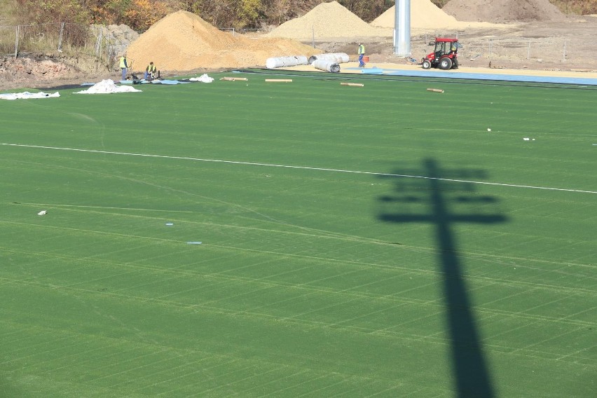 Nowy stadion Polonii Bytom właśnie zyskał nowa murawę...