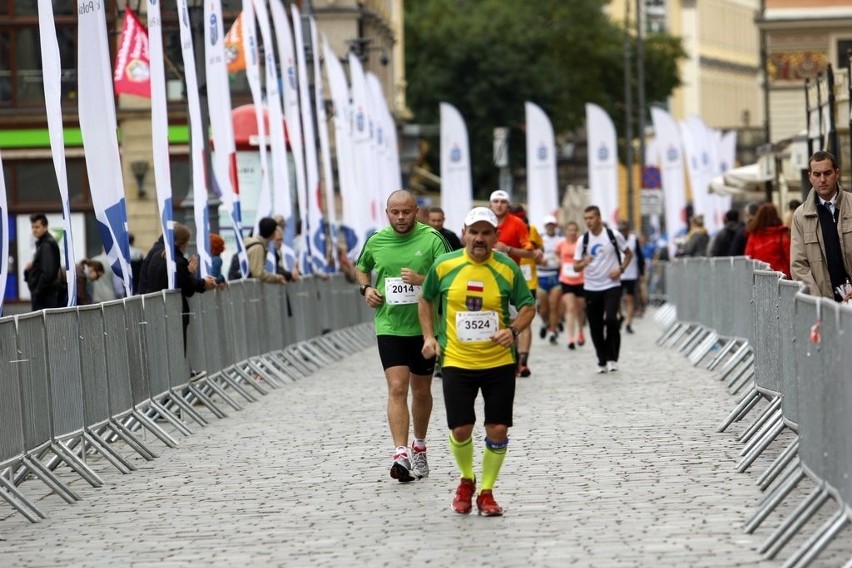 Maraton Wrocław - ZDJĘCIA - zawodnicy z numerami 2001 - 2200