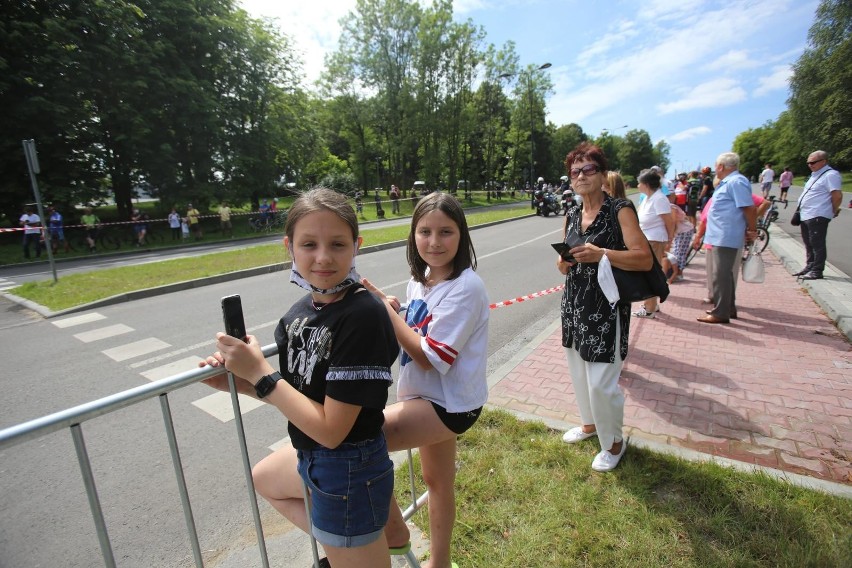 Zobacz kolejne zdjęcia. Przesuwaj zdjęcia w prawo - naciśnij...