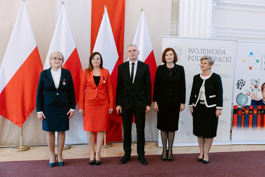 Wojewoda Podkarpacki Ewa Leniart wręczyła odznaczenia...