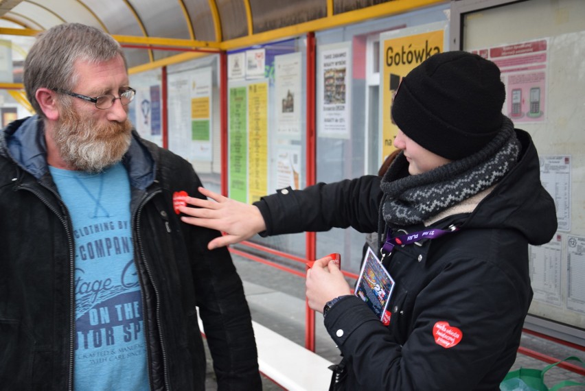 WOŚP 2019 Kędzierzyn-Koźle. Wielka Orkiestra Świątecznej Pomocy gra w Kędzierzynie-Koźlu. Na ulicach 130 wolontariuszy [zdjęcia]