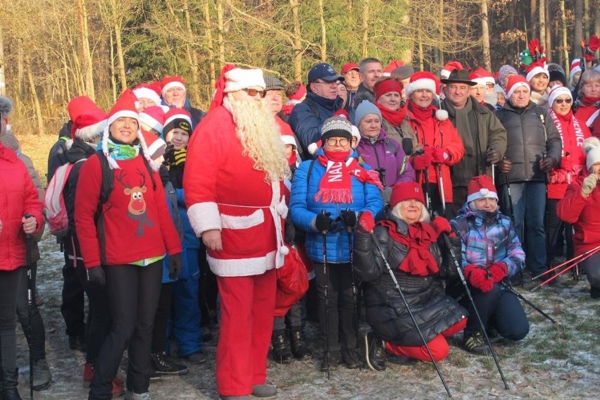 Dwieście osób uczestniczyło w Marszu z Mikołajem przez Puszczę Kozienicką