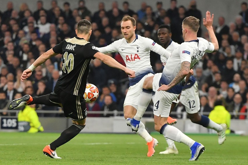 Christian Eriksen (Tottenham) - Duńczyk, 27 lat, ofensywny...