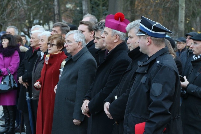 W Kielcach uczczono pamięć ofiar piątkowych zamachów terrorystycznych we Francji