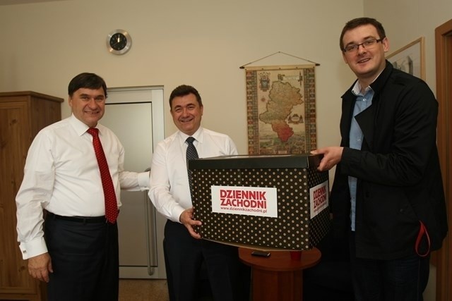 W biurze PiS w Katowicach nasz specjalny dodatek odebrali posłowie Wojciech Szarama i Grzegorz Tobiszowski.