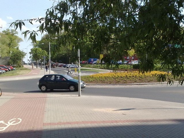 Napastnik zaatakował  w pobliżu ronda na skrzyżowaniu ulic Wyszyńskiego i Ptasiej w Zielonej Górze