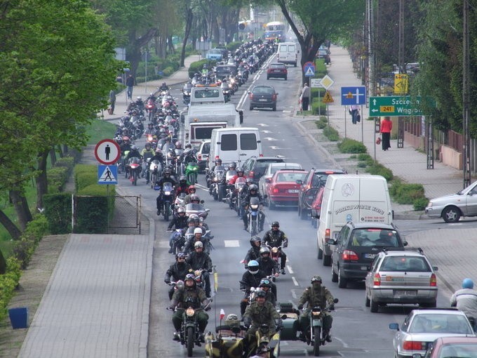 Do Paterka zjechały Sokoły, Anioły i inni