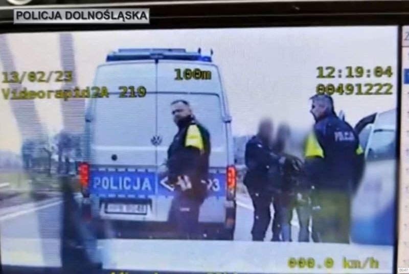 Ukradł busa pod Jelenią Górą i uciekał przed policjantami. Grozi mu do 5 lat więzienia [FILM Z POŚCIGU]