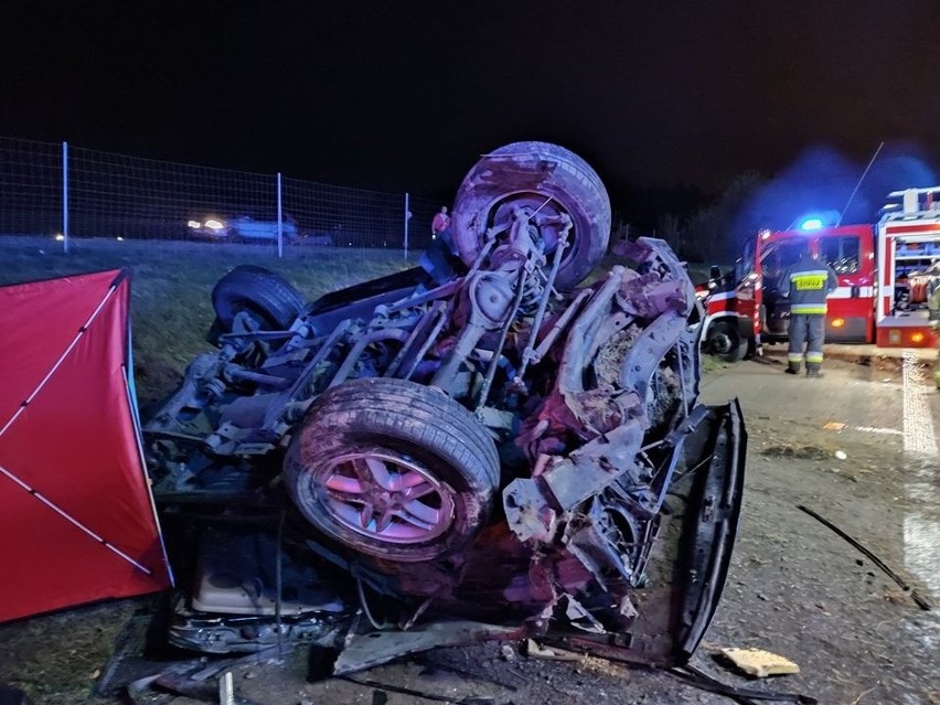 Wypadek na S8, w Turzynie. 7.11.2021. Zginął 30-letni Szwed. Zdjęcia