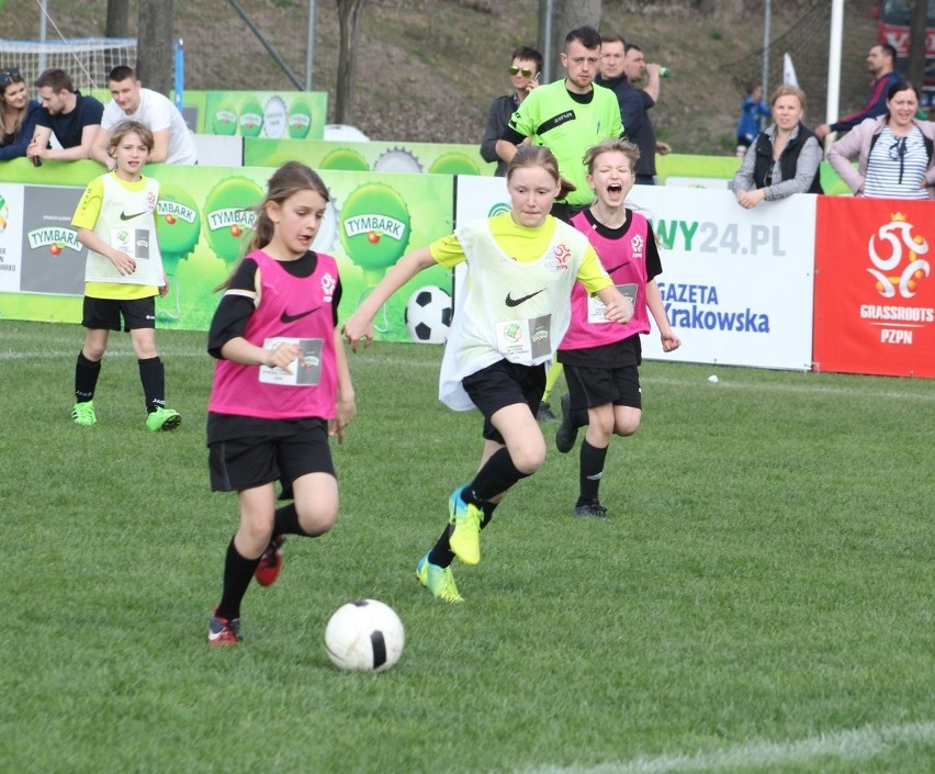 Z Podwórka na Stadion o Puchar Tymbarku. Dziewczęta z Tarnovii błyszczały w małopolskim finale w Krakowie