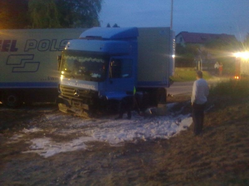 Śmiertelny wypadek w Pokrzywnie. Kierowca opla zginął na miejscu 